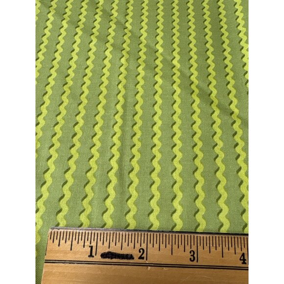 Holly Holderman Ric Rac Tonal Quilting Fabric 29"x44" Green Zigzag Pattern Cotto - Picture 2 of 5